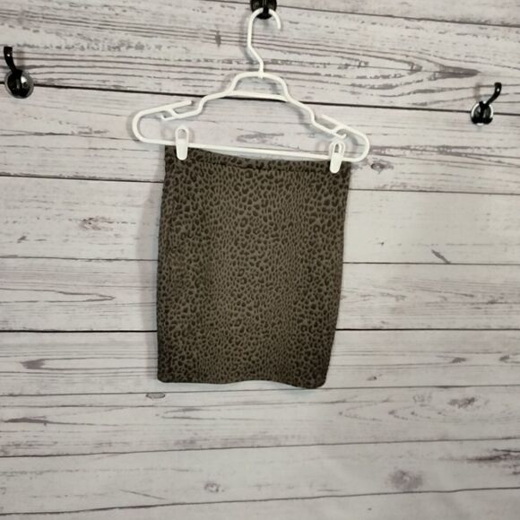 "H&M" woman's skirt   - Picture 1 of 6
